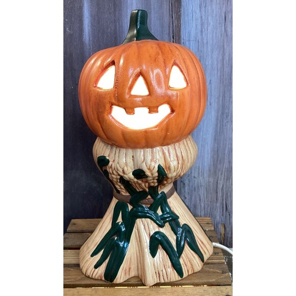 Painted 1977 Ceramic Grinning Pumpkin Jack o Lantern on Bundle of Wheat Light - Picture 1 of 12